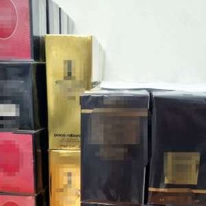 Bunuri susceptibile a fi contrafăcute, în valoare de aproximativ 300.000 lei, descoperite într-un autocar, în PTF Giurgiu-Ruse