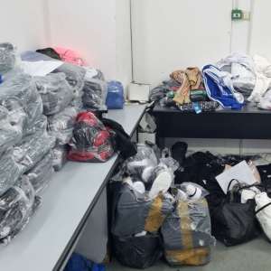 Bunuri susceptibile a fi contrafăcute, în valoare de aproximativ 300.000 lei, descoperite într-un autocar, în PTF Giurgiu-Ruse