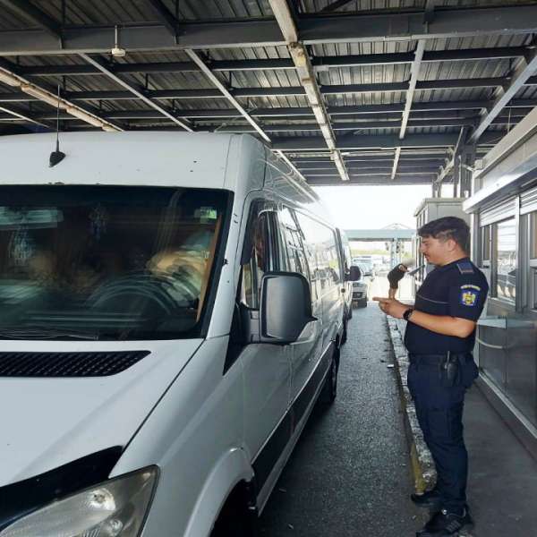 A  încercat să intre în România folosind o carte de identitate falsă