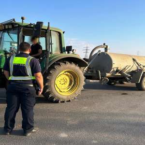 Remorcă fără acte scoasă de pe un drum public de către polițiștii de frontieră