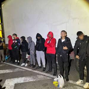 12 cetăţeni străini,  depistați în tentativă de trecere ilegală a frontierei