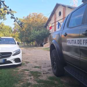 Autoturism furat din Italia, oprit la Albița
