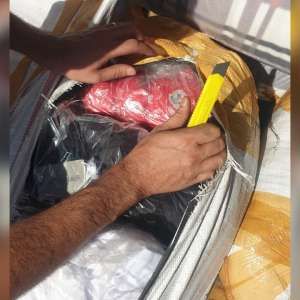 Peste 5.000 de bunuri susceptibile a fi contrafăcute, în valoare de aproximativ 8.500.000 lei, descoperite într-un ansamblu rutier în Punctul de Trecere a Frontierei Călărași