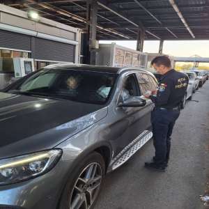 Autoturism radiat din circulație, descoperit în trafic