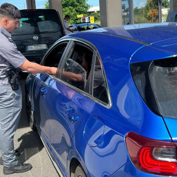 Cetățean american cu permis de conducere necorespunzător circulației pe drumurile publice din România descoperit în PTF Giurgiu
