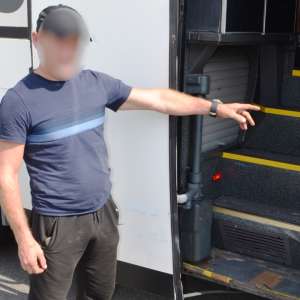 A încercat să eludeze controlul de frontieră, ascuns în toaleta unui autocar, dar s-a ales cu dosar penal