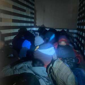 Percheziții domiciliare pentru destructurarea unei ample rețele de trafic de migranți