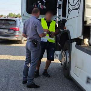 Semiremocă asigurată în fals, descoperită cu ajutorul aplicației eDAC