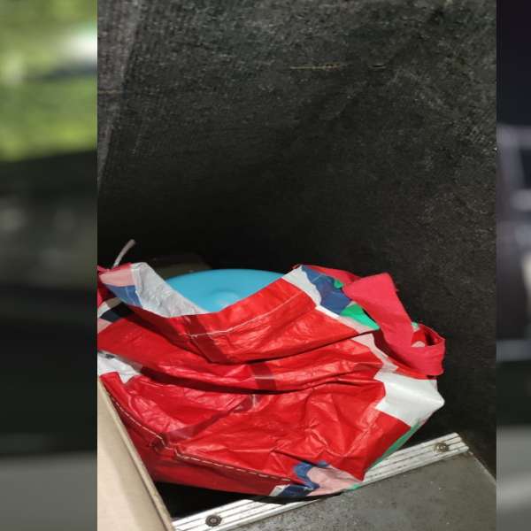 Butelii cu freon, descoperite într-un microbuz în PTF Albița