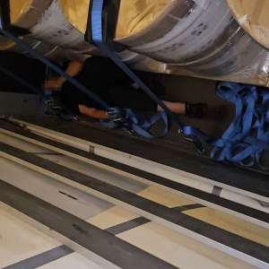 Trei cetăţeni irakieni depistaţi ascunși printre rulouri cu etichete într-un camion la PTF Giurgiu-Ruse