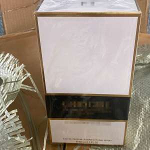 Zeci de mii de parfumuri contrafăcute ascunse într-un TIR, estimate la o valoare de peste 34 de milioane de lei, confiscate de poliţiştii de frontieră în PTF Bechet