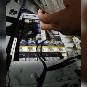 Zeci de mii de țigarete ascunse în podeaua unui ansamblu rutier,  descoperite la PTF Giurgiu