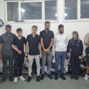 Zece cetățeni sirieni descoperiți ascunşi în podeaua dublă a unei rulote la PTF Giurgiu