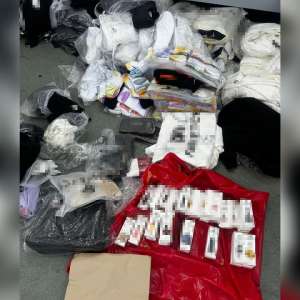 Aproximativ 5.000 de bunuri susceptibile a fi contrafăcute, în valoare de peste 850.000 lei, descoperite în acest weekend în PTF Giurgiu-Ruse