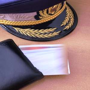 Cadoul primit de la prieteni i-a adus un dosar penal