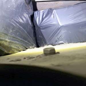 Accesorii pentru telefoane mobile descoperite în tubulatura de aerisire a unui tren accelerat