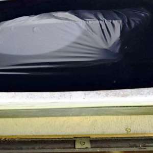 Accesorii pentru telefoane mobile descoperite în tubulatura de aerisire a unui tren accelerat