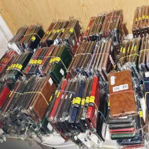 Accesorii pentru telefoane mobile descoperite în tubulatura de aerisire a unui tren accelerat