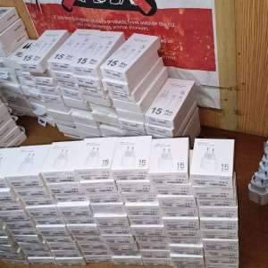 Accesorii pentru telefoane mobile descoperite în tubulatura de aerisire a unui tren accelerat