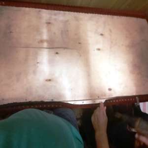 Ţigări de contrabandă ascunse în spătarele banchetelor, descoperite la Punctul de Trecere a Frontierei Iași Feroviar