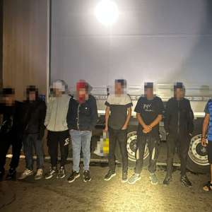 34 de cetăţeni străini, opriţi la frontiera cu Ungaria