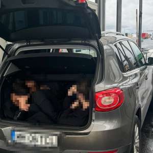 34 de cetăţeni străini, opriţi la frontiera cu Ungaria