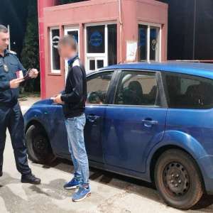 Cetățean al R. Moldova cercetat pentru conducere cu permis fals