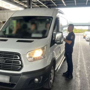 Cetățean moldovean depistat în trafic conducând un ansamblu rutier, fără drept