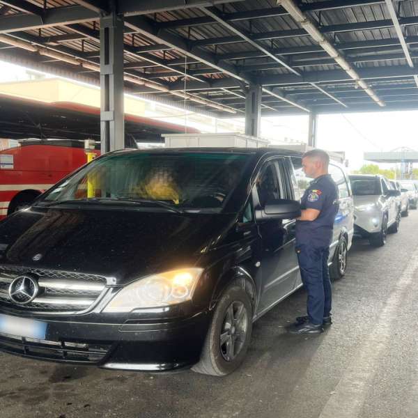 Descoperit la controlul de frontieră cu un permis de conducere