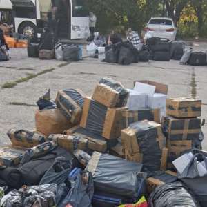 Bunuri susceptibile a fi contrafăcute şi tigarete de contrabandă, în valoare de peste un milion de lei, descoperite în weekend de către poliţiştii de frontieră