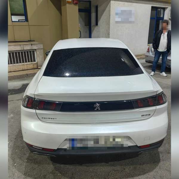 Autoturism căutat de autorităţi, descoperit de polițiștii de frontieră din PTF Porțile de Fier I