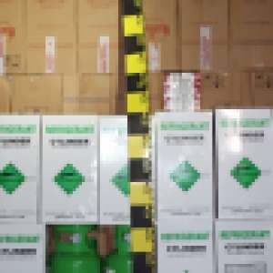 Peste 11.000 pachete cu țigări descoperite într-un locaș special amenajat al unui microbuz