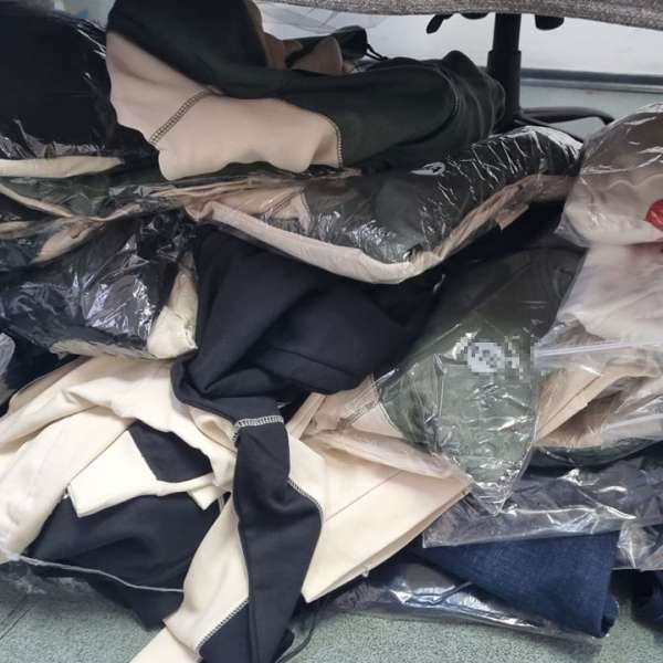 Mii de bunuri susceptibile a fi contrafăcute, în valoare de peste 630.000 de lei, descoperite în ultimele 24 de ore, în PTF Giurgiu-Ruse