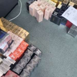 Mii de bunuri susceptibile a fi contrafăcute, în valoare de peste 630.000 de lei, descoperite în ultimele 24 de ore, în PTF Giurgiu-Ruse