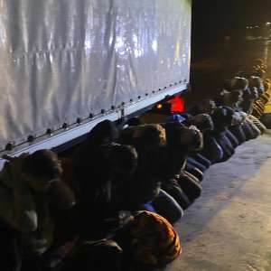 SPF Turnu : 18 cetățeni străini depistați într-o autoutilitară