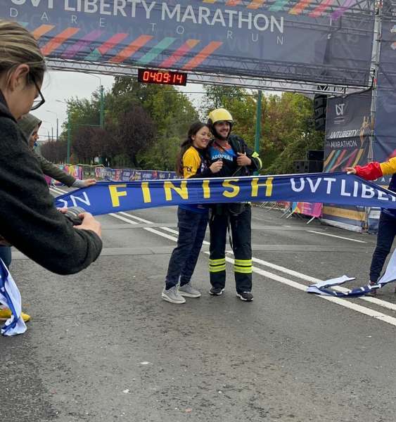 Polițist de frontieră aleargă la UVT Liberty Marathon pentru copiii din grija DGASPC Timiș
