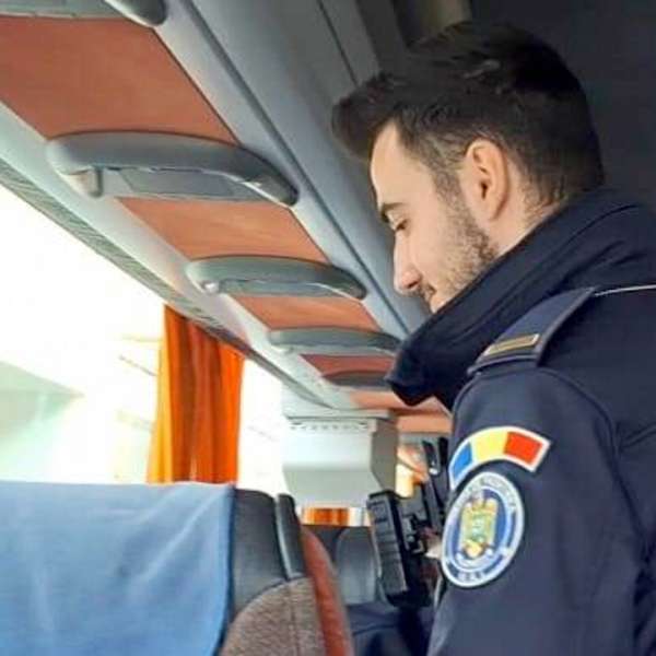 Fals achiziţionat cu 150 de euro, descoperit la controlul de frontieră