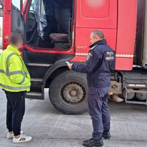 Cap tractor folosit la operațiuni comerciale cu poliță RCA falsă