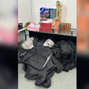 Produse susceptibile a fi contrafăcute,  descoperite de polițiștii de frontieră din P.T.F. Giurgiu Rutier