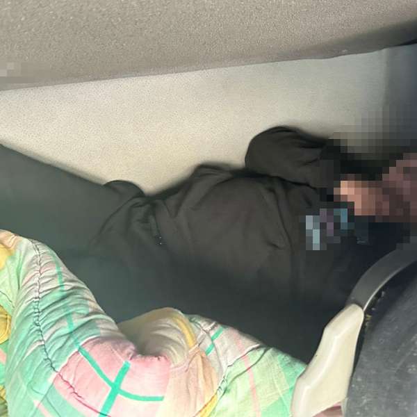 Minor ascuns în cabina unui camion, depistat de polițiștii de frontieră doljeni