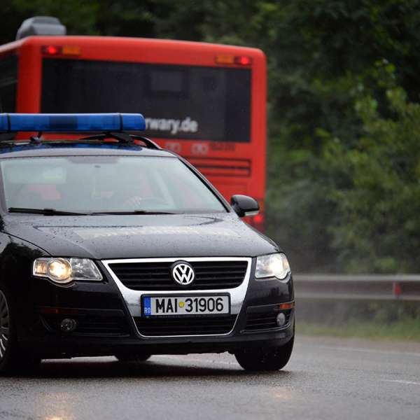 Cetățean român despistat de polițiștii de frontieră conducând un autoturism cu permis de conducere fals