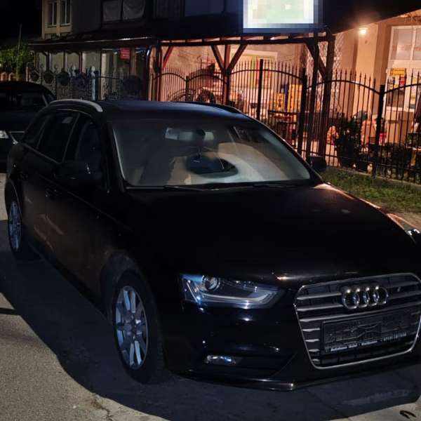 La plimbare, pe timp de noapte, cu un autoturism radiat din circulație