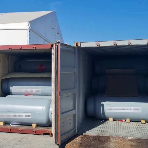 Butelii de gaz refrigerant restricționat importului, în valoare de peste 2.000.000 lei, descoperite de poliţiştii de frontieră din cadrul Gărzii de Coastă