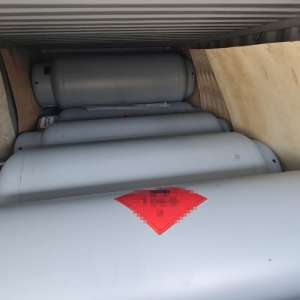 Butelii de gaz refrigerant restricționat importului, în valoare de peste 2.000.000 lei, descoperite de poliţiştii de frontieră din cadrul Gărzii de Coastă