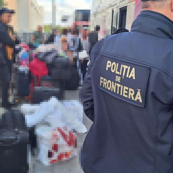 Două cărți de identitate false oprite din drumul către Italia