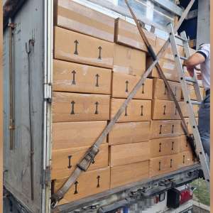Peste 2.300 produse de parfumerie susceptibile a fi contrafăcute, descoperite în două ansambluri rutiere în P.T.F. Giurgiu Rutier