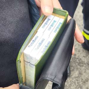 Amendat cu 30.000 de lei și cu autoturismul reținut pentru 200 de pachete cu țigări