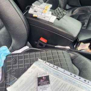 Amendat cu 30.000 de lei și cu autoturismul reținut pentru 200 de pachete cu țigări