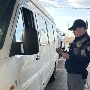 Cetățean moldovean depistat conducând un ansamblu rutier, fără drept