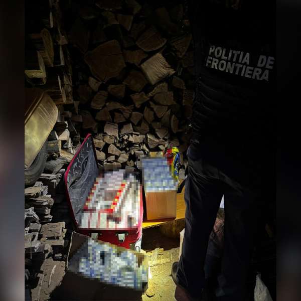 Percheziţii domiciliare pentru destructurarea unei reţele implicate în săvârşirea de infracţiuni asociate criminalităţii organizate
